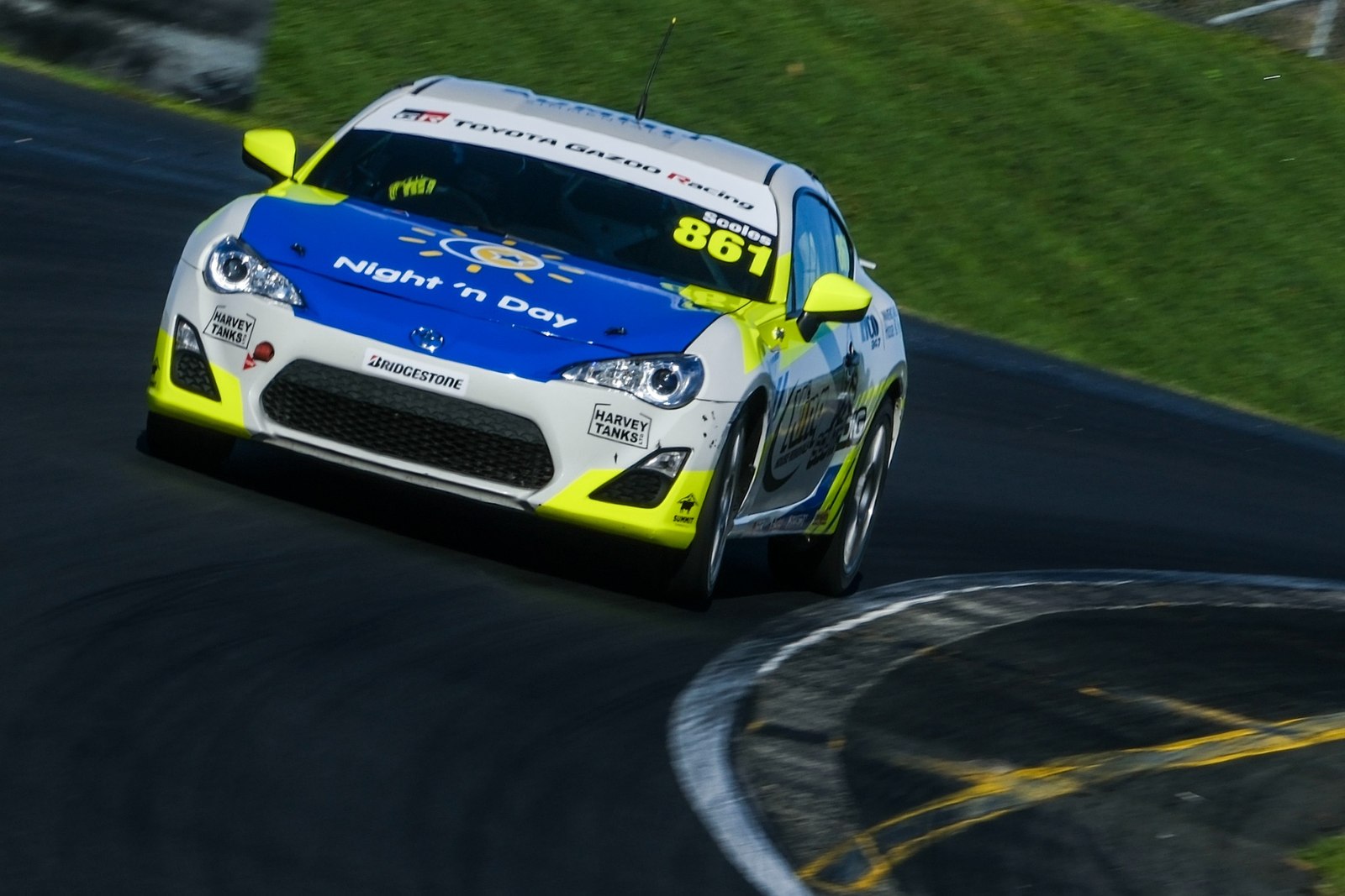 Nieko Scoles Racing action photo